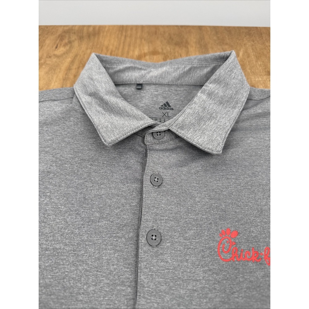 Adidas Chick-fil-A ATL Peachtree Road Race Short Sleeve Polo Men's XL Gray - Picture 3 of 9